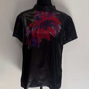 Apostrophe size large Black Floral Short-Sleeve Women's Top